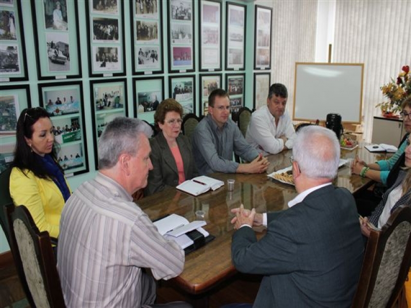 Encontro realizado na Secretaria Executiva do Congresso Florestal Estadual do RS