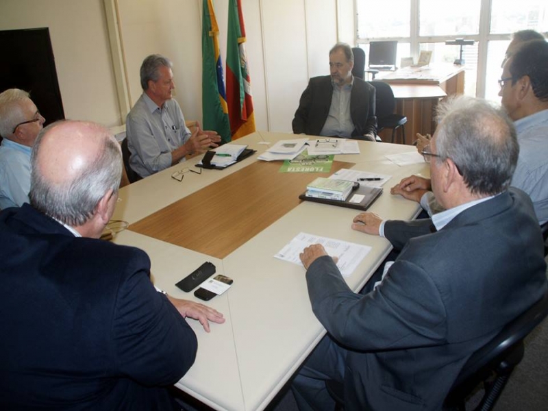 Secretaria-Geral de Governo do RS recebe convite do Congresso Florestal