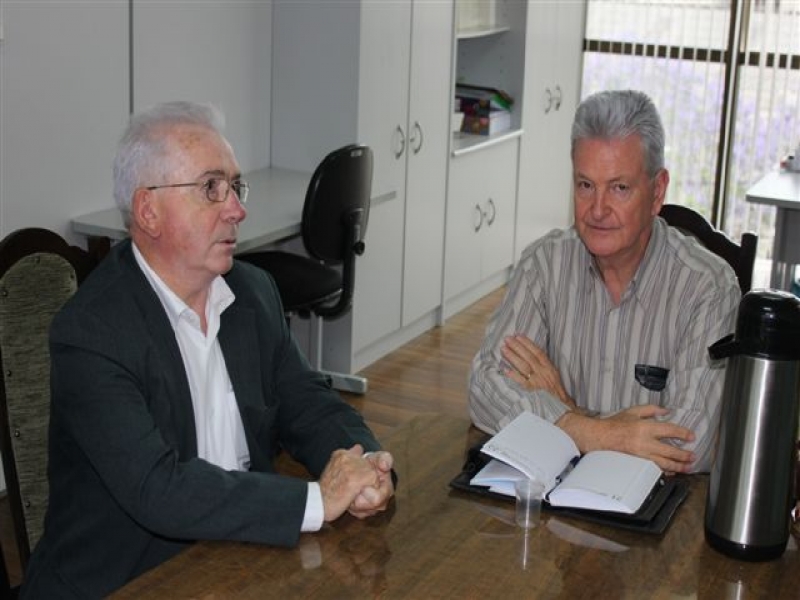 Encontro realizado na Secretaria Executiva do Congresso Florestal Estadual do RS