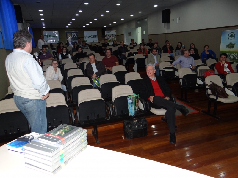 Divulgação dos Eventos Florestais de Nova Prata na UNOESC - Xanxerê - SC